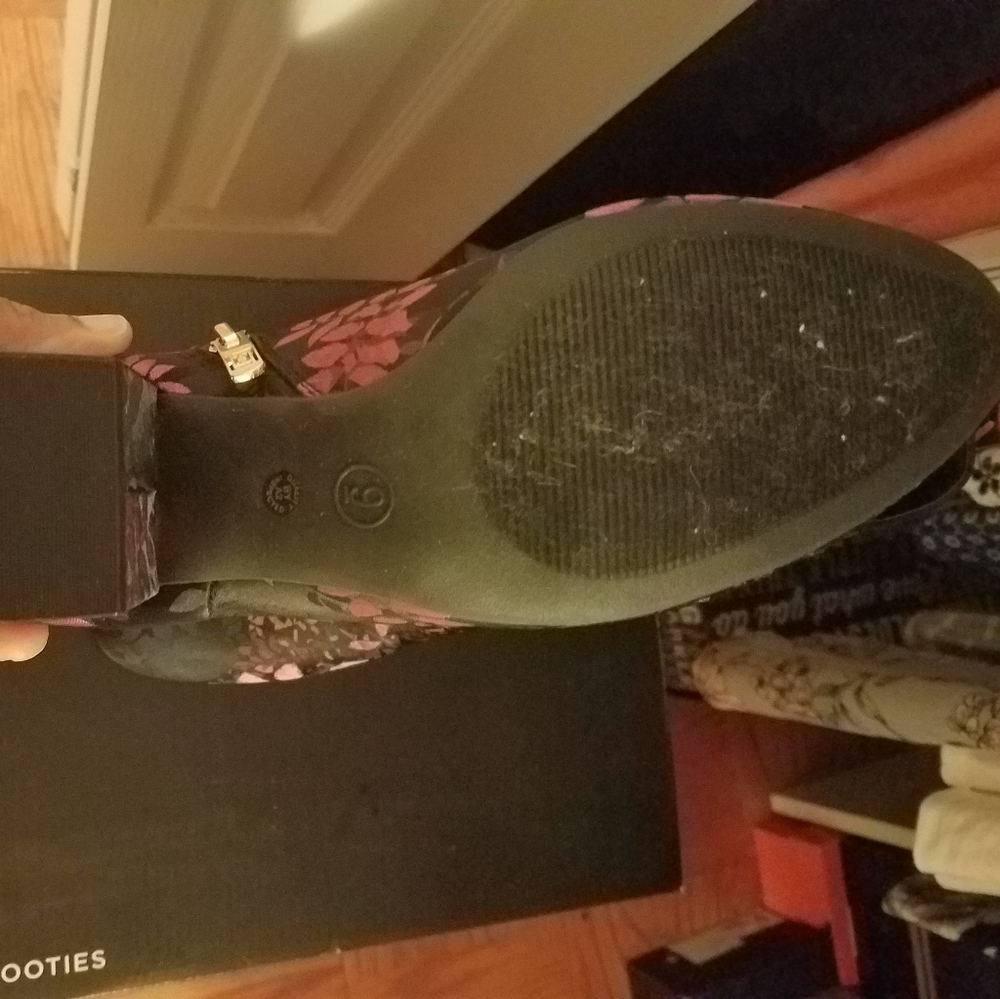 Boots - Picture 2 of 4